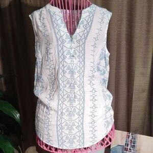 St. John's Bay L Sleeveless White Top with Blue Pattern